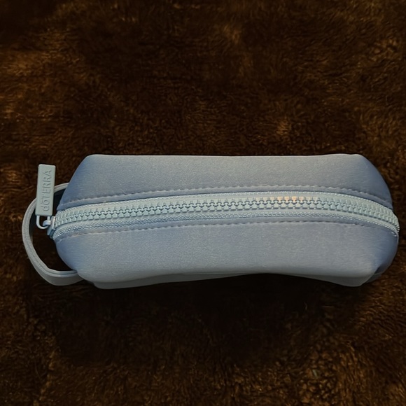 NWOT - 💜💧DoTERRA Blue Oil Holder💙🩵💙 bundled with 4 DoTERRA Magnets 🧲 - Picture 4 of 7